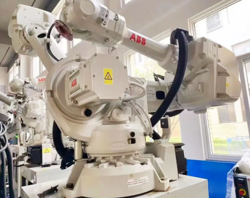 IRB 7600- 500/2.55 Abb Braço robótico 500 kg para processos de fabricação múltiplos