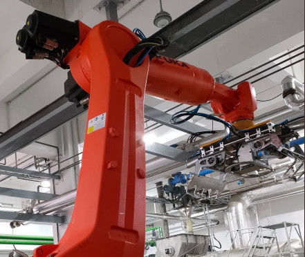 Robôs industriais de agarramento mecânico e transporte de objetos